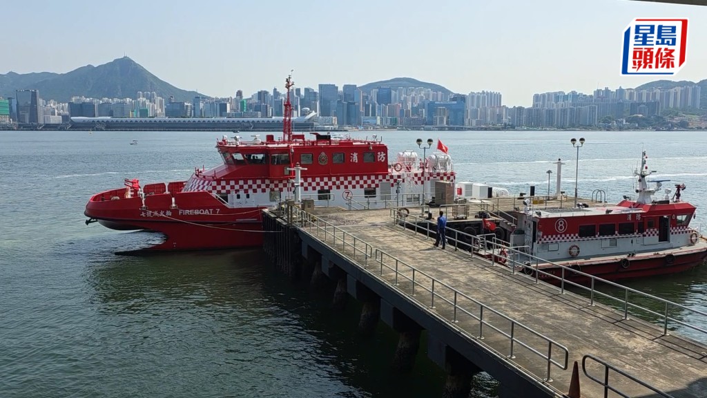 事主在鰂魚涌公園對開海面浮沉。蔡楚輝攝