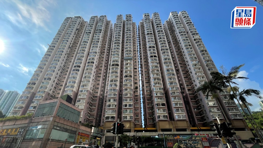 廉署拘22人 涉7大廈屋苑大維修貪污 據悉阻截荃灣中心億元合約批出。資料圖片