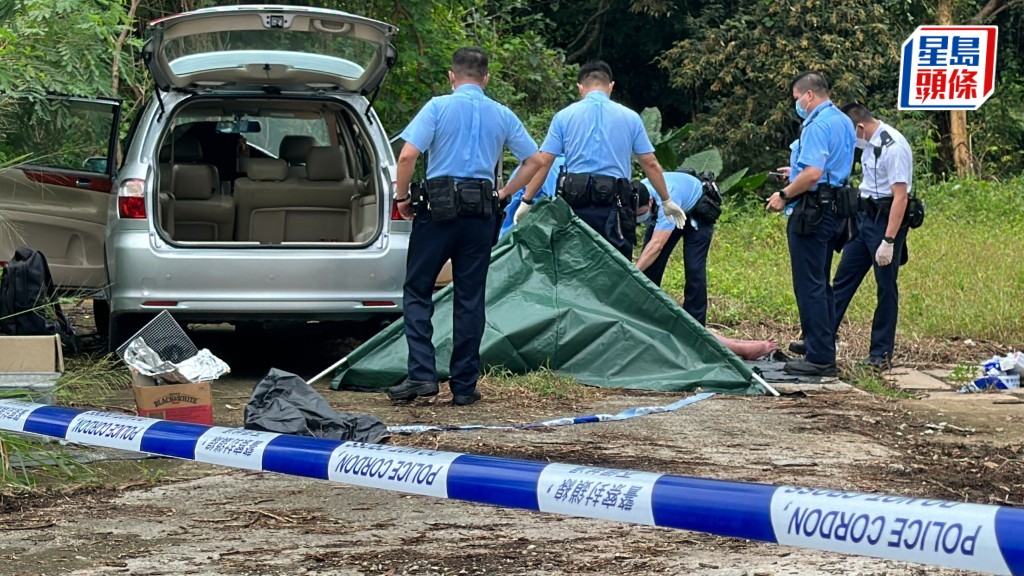 男子車內燒炭亡。劉漢權攝