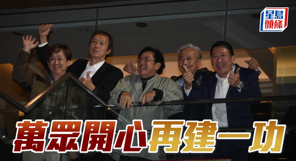 譚詠麟本身是黎廄「萬眾開心」馬主萬眾一心團體成員之一,其他團體成員還包括陳錫元,鄧兆榮校長等。