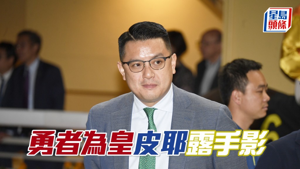 昨朝「勇者為皇」出跳後，伍鵬志趕到馬房大閘口等馬，充滿搏殺動靜。