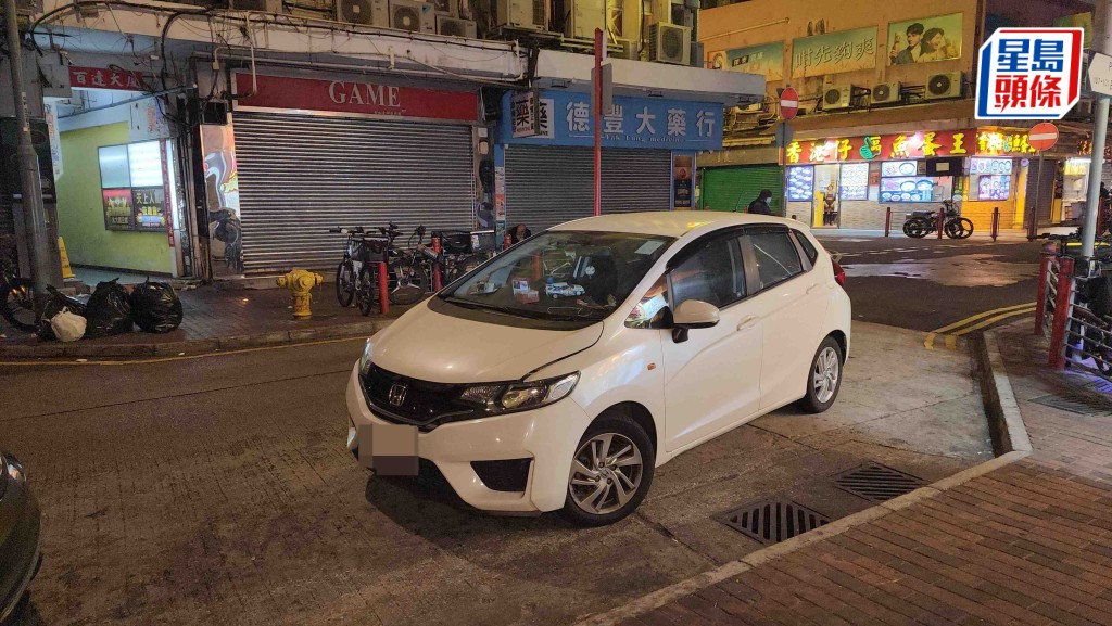 警佐敦截查私家車檢少量毒品 男司機女乘客被捕。黎志偉攝