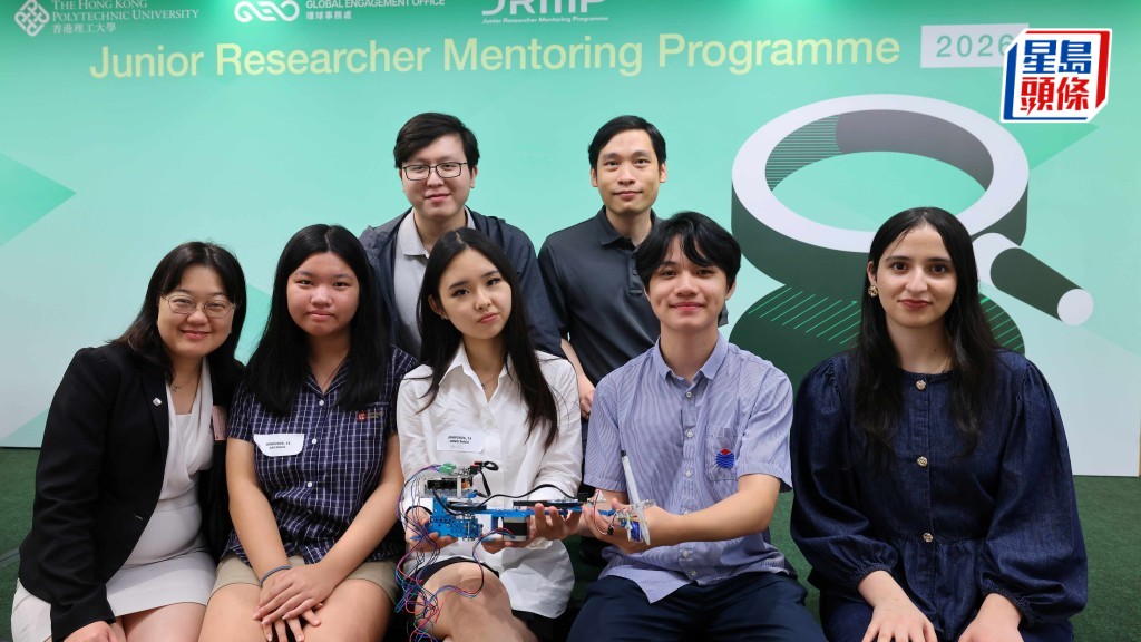 有學生成功開發出結合人工智能（AI）視覺、實時圖像處理及高精準度機械動作控制的功能性寫字機械人。理大提供