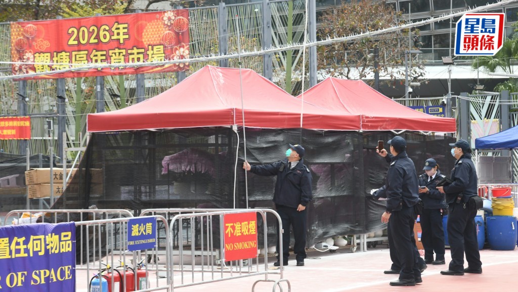 食環署今年要求檔主須用重物固定活動式帳篷。