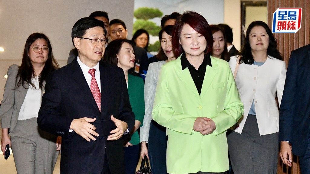 特首與議員對談交流會今早舉行 李家超、李慧琼到場 司長等主要官員均有出席