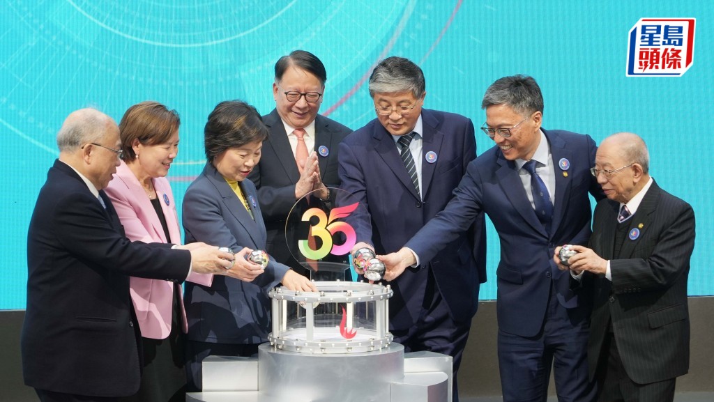 創校35年的科技大學昨舉行校慶啟動儀式，宣布規劃一系列全年慶祝活動。吳艷玲攝