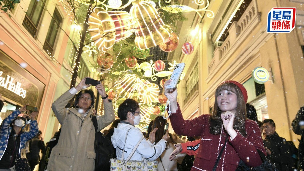 利東街「Luminous Carnival」燈光裝置亮燈  LED聖誕樹及摩天輪任打。