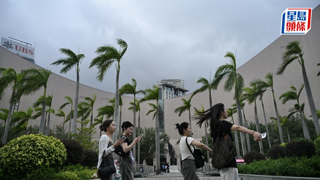 天氣|風神漸遠離強烈東北季候風襲港 天文台料氣溫下降晚上低見19℃ 高地間中吹烈風