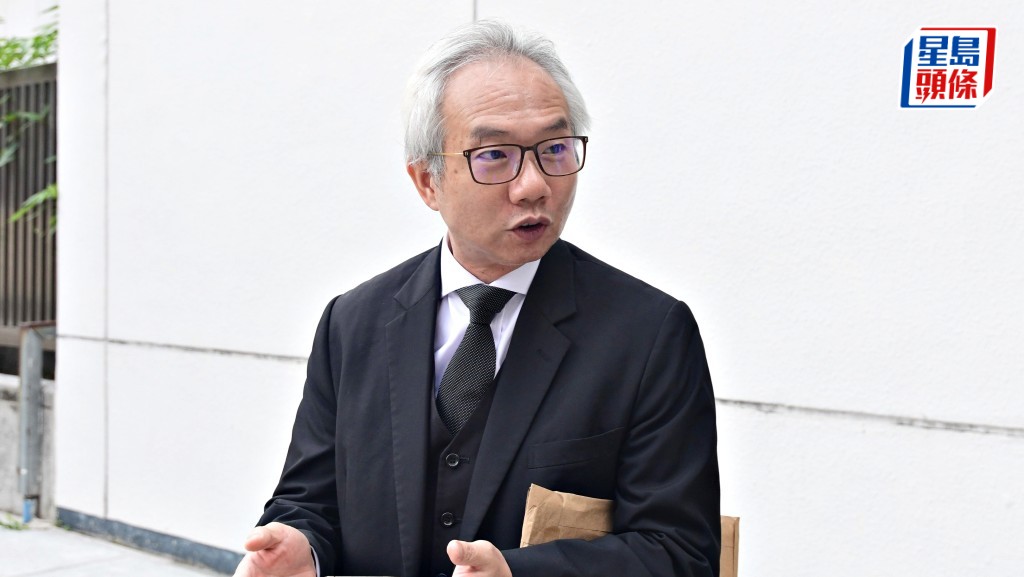 陳振哲被指無用狗帶牽引拳師犬進入公眾地方並咬傷人，遭票控兩罪。何君健攝