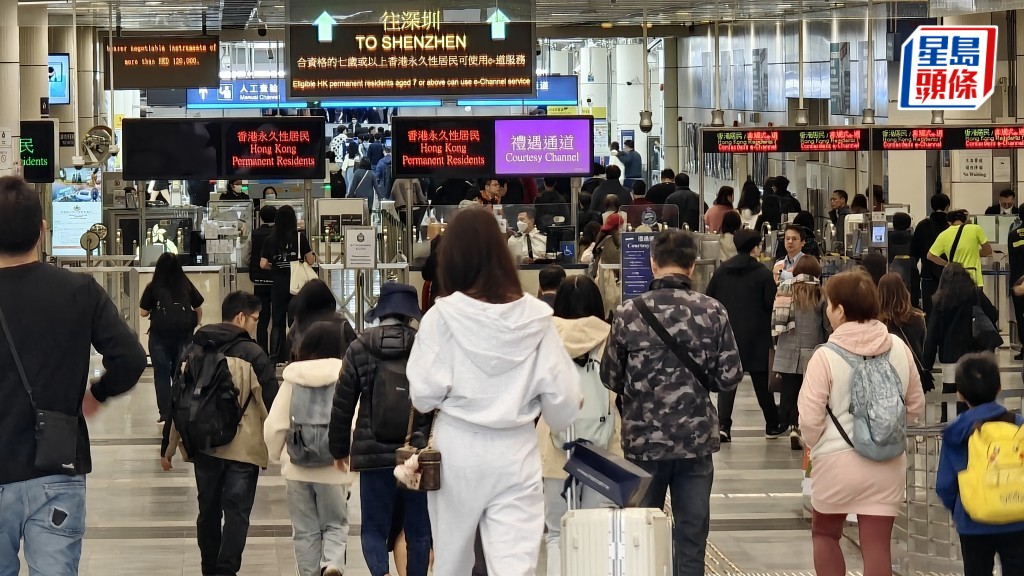 有居於深圳的跨境教師，憂慮未能符合「通常居於香港」要求，日後或無法符合資格申請教師執業證書。資料圖片