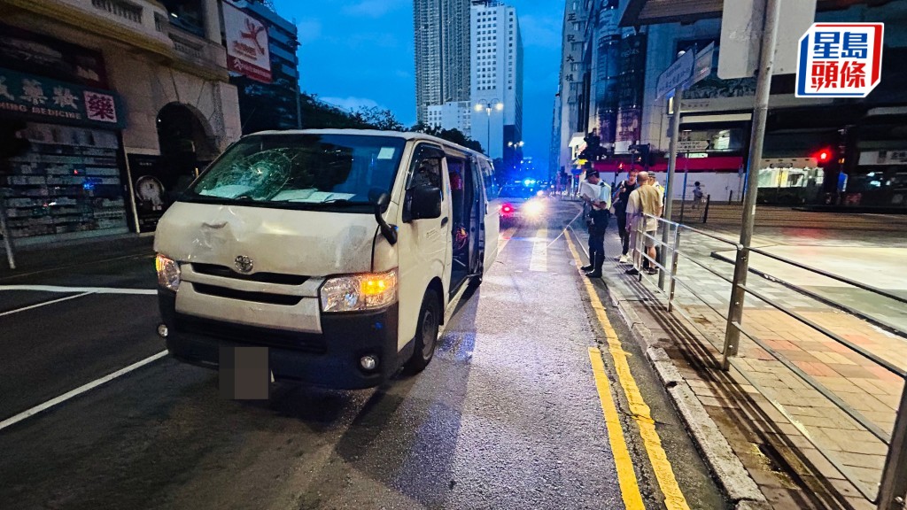 一輛客貨車在彌敦道撞到一名男途人,昏迷送院。蔡楚輝攝