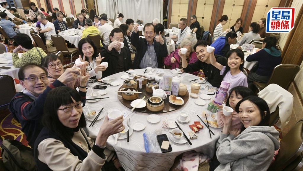 冬至︱四代同堂做冬享天伦 乖孙特意选邻近酒楼：不让婆婆走太多路