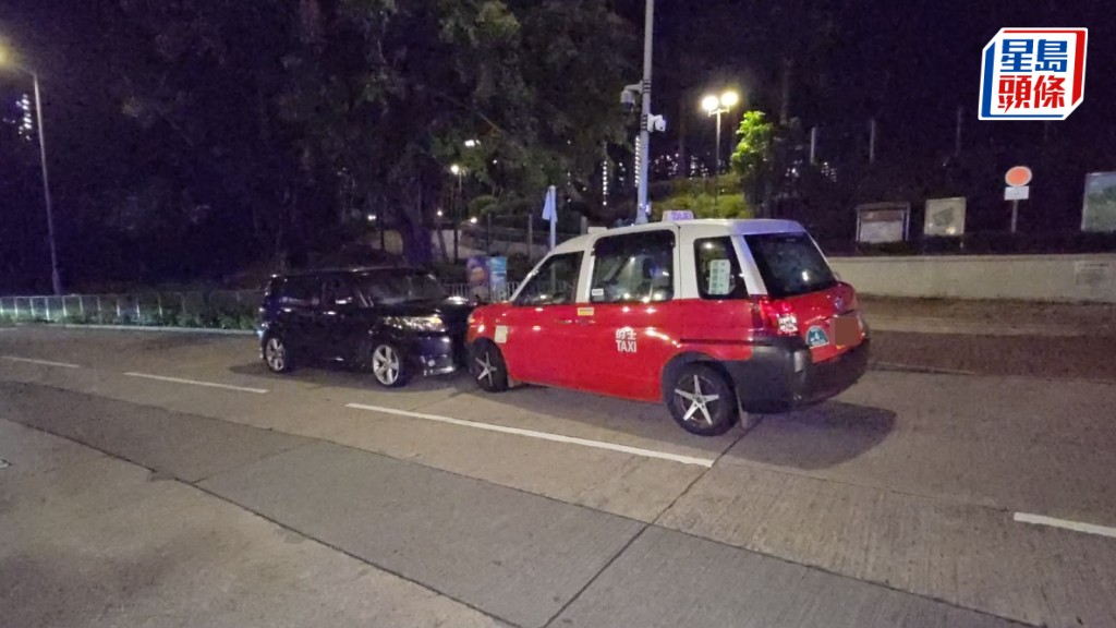 樂富的士司機疑駕駛期間暈倒 慢溜迎頭撞私家車 送院治理。蔡楚輝攝