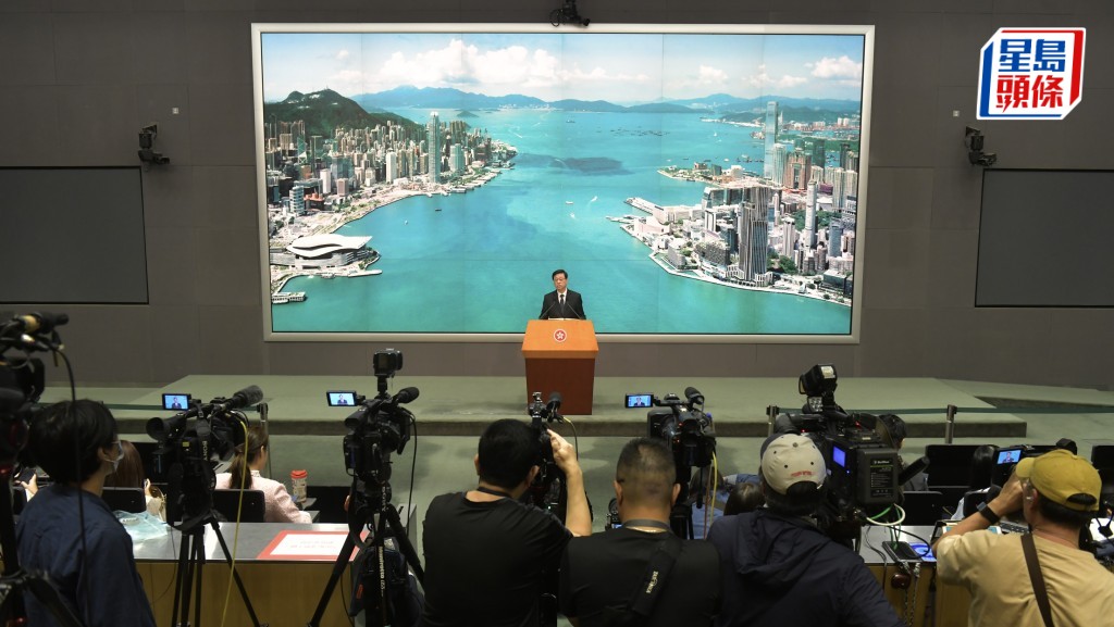 將於明天（25日）公布、新一份的《施政報告》，會繼續以綠色為封面。陳極彰攝