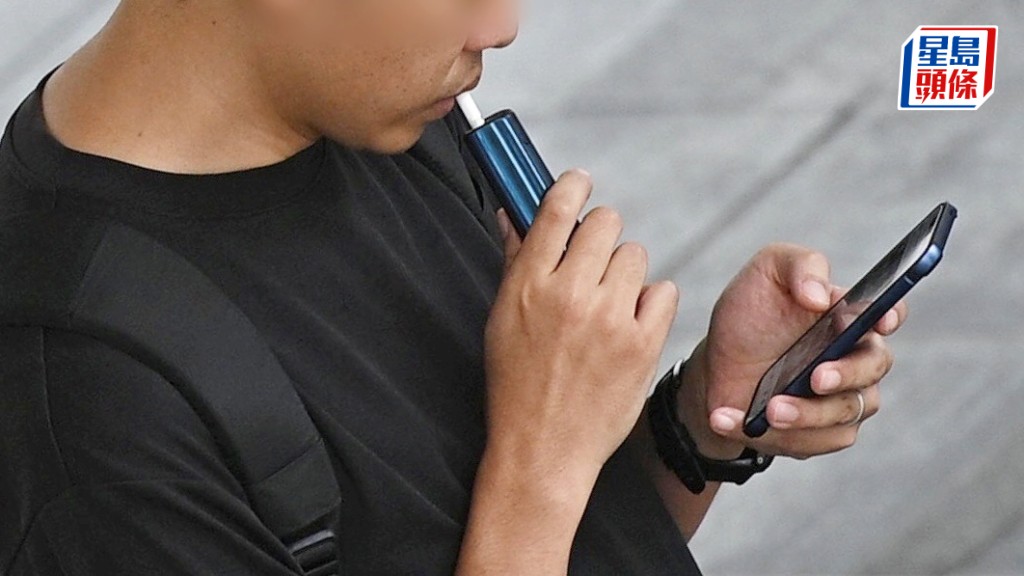 政府将于4月30日起实施新法例，任何人在公众地方管有电子烟、加热烟等另类吸烟产品，即属违法。资料图片