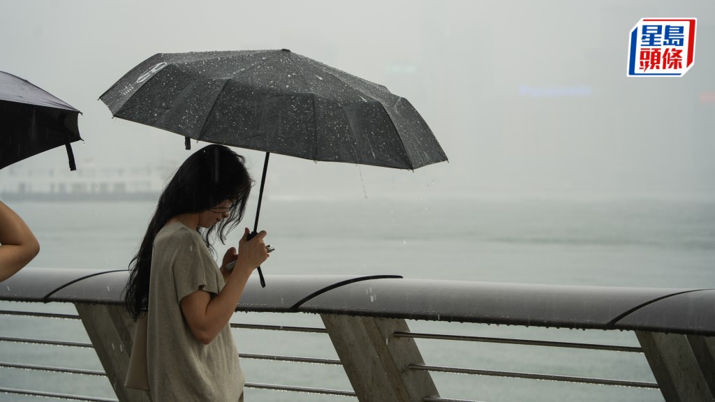 天文台中午12時20分發出紅色暴雨警告 強雷雨區正影響本港