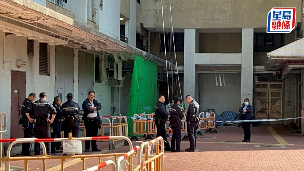 男子墮樓亡，警員到場調查。楊偉亨攝