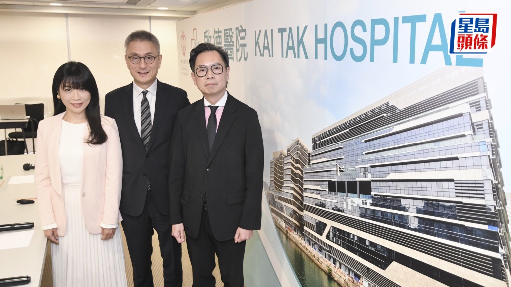 左起：九龍醫院聯網總行政經理（規劃及發展）周寶鈴，九龍醫院聯網總監張復熾， 九龍醫院聯網行政事務總經理雷沛然。何君健攝