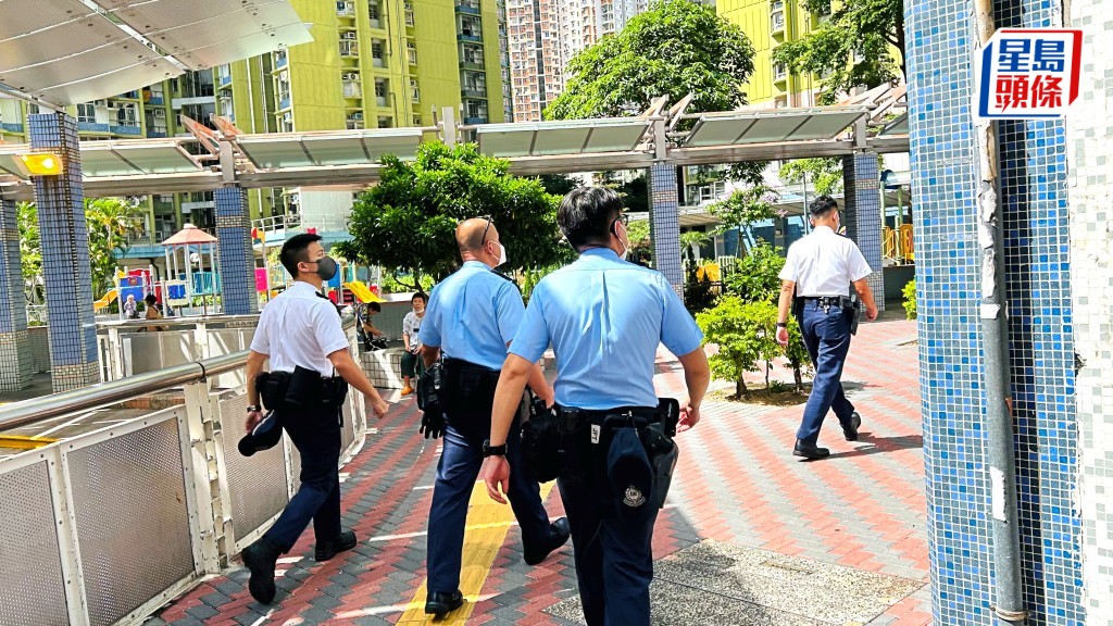 男子高處墮下死亡,警員到場調查。蔡楚輝攝