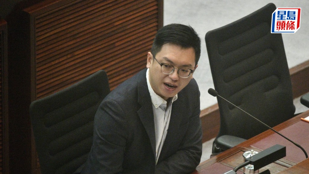 勞工及福利局副局長何啟明表示要正面推動社工對國情的認識，和有基本底線維護。資料圖片