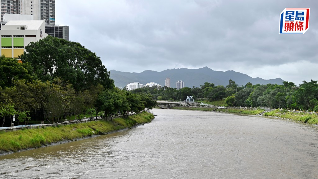 天水圍明渠現可疑油污 涉元朗田夏路非法油站。資料圖片