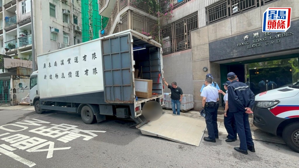 工人由离地1.2米高尾板堕地受伤。杨伟亨摄