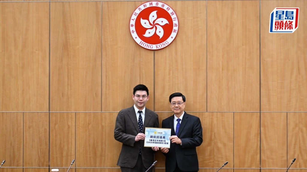 2026年《施政报告》正展开公众咨询，新社联立法会议员谭镇国向行政长官李家超提交一系列施政建议。