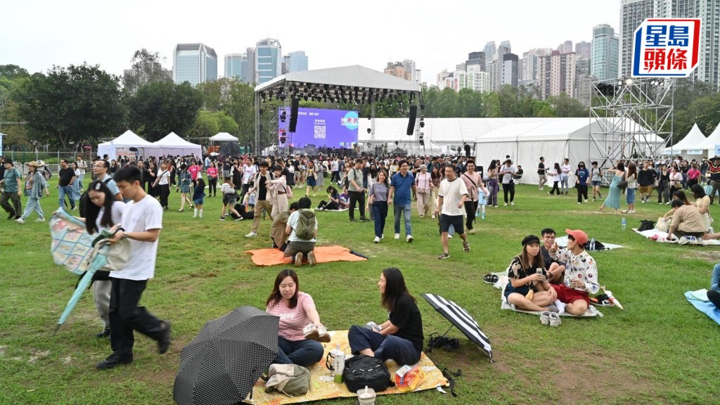 「香港流行文化節」維園揭幕 今明兩日有大型戶外音樂嘉年華。鍾健華攝