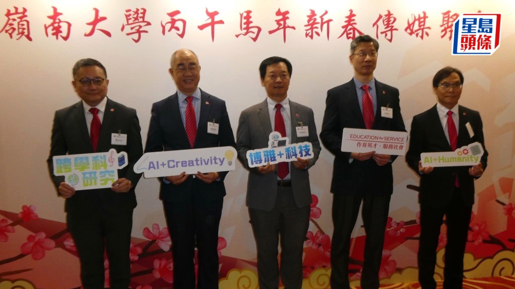 秦泗釗（中）透露，嶺大購入商場改為「嶺南T-Plus」，主校園亦展開多項工程。 歐文瀚攝