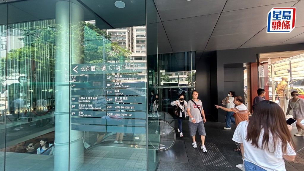 北京道1號樓上理財中心接獲假鈔報警求助。蔡楚輝攝