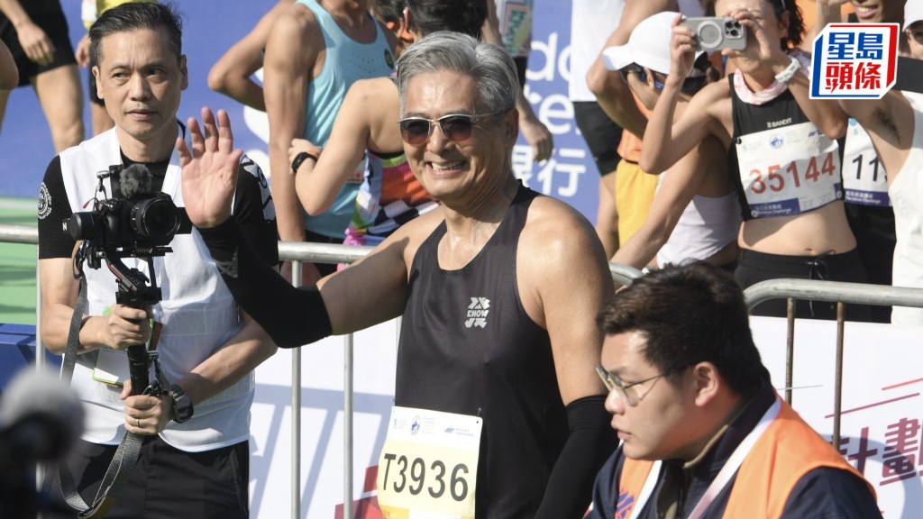 渣打馬拉松2026|周潤發跑10K兩個鐘衝線 參賽志在「同觀眾打招呼 」:最緊要享受過程!
