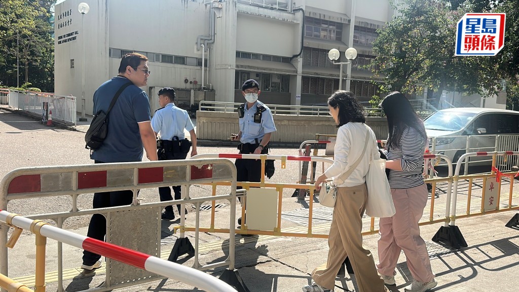 死者家屬到社區會堂進行DNA採樣。劉漢權攝