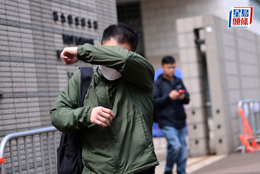 事主稱曾與任職消防員的被告曹杰庭（口罩）性交、口交，並於不同意下進行肛交。資料圖片