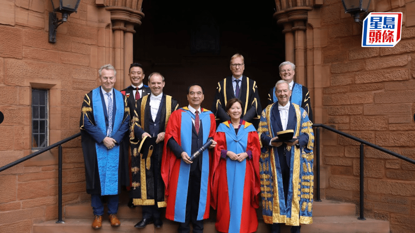 科大校长叶玉如（左五）近日获苏格兰斯特拉斯克莱德大学颁授荣誉博士学位。科大提供