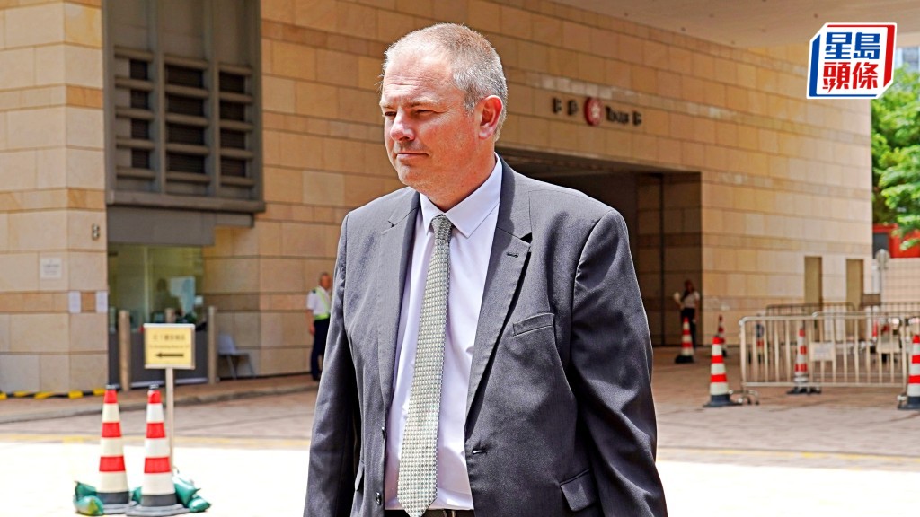 船舶工程專家Anthony York指若兩艙間有設水密門，南丫四號即使撞船下沉，仍夠時間進行救援。葉偉豪攝