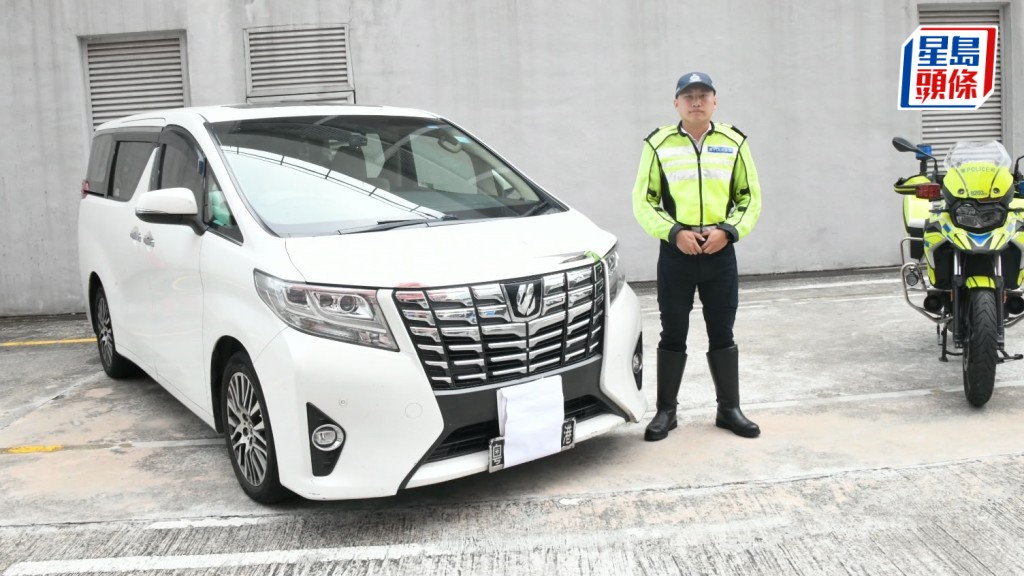  西九龍總區交通部行動打擊跨境「白牌車」，拘捕一名持雙程證內地男司機。楊偉亨攝