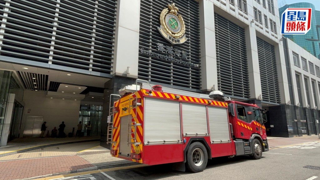 其中一宗困𨋢報告發生在北角海關總部大樓。楊偉亨攝