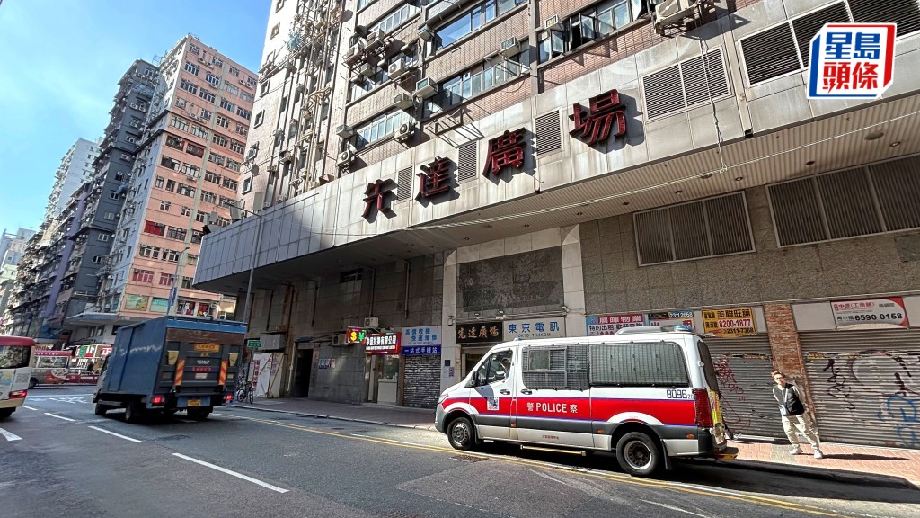 外傭疑失救不治，警員到場調查。蔡楚輝攝