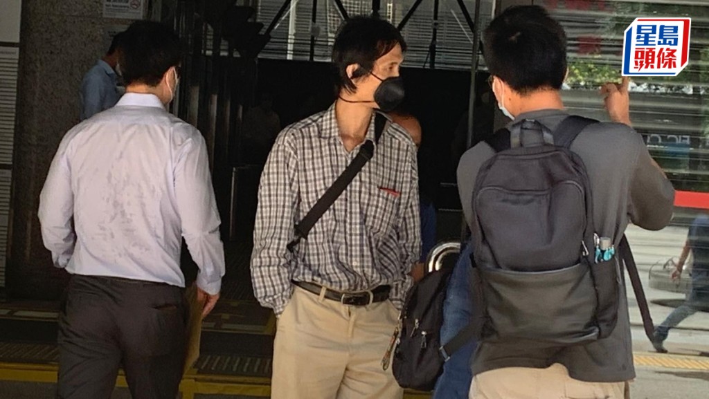 王若詩（戴黑口罩）承認非法集結及在非法集結中使用蒙面物品兩罪，判囚6個月。資料圖片