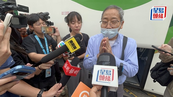 宏昌閣居民周先生豁達面對單位盡毀。楊偉亨攝