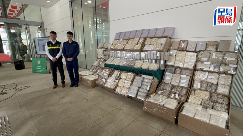 海關破獲有紀錄以來最大宗陸路走私燕窩案件,共檢獲438公斤燕窩,市值3200萬。楊偉亨攝