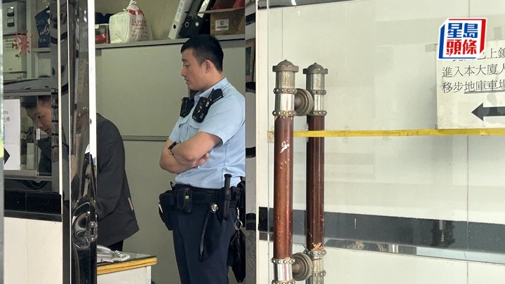 警員翻查閉路電視片段調查。蔡楚輝攝