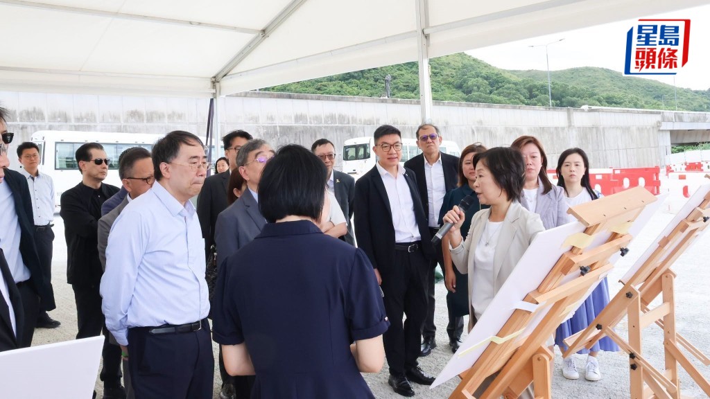 蔡若蓮日前與八大代表考察洪水橋的大學城用地，形容大學城區將以「一城五元素」概念作規劃建設。網上圖片