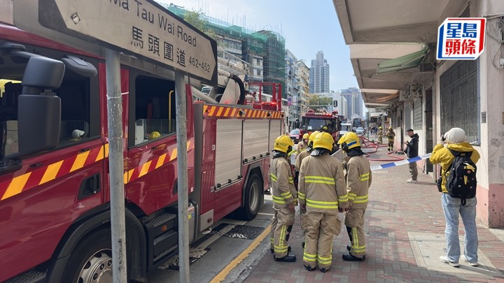 消防到場灌救，最後將火救熄。梁國峰攝