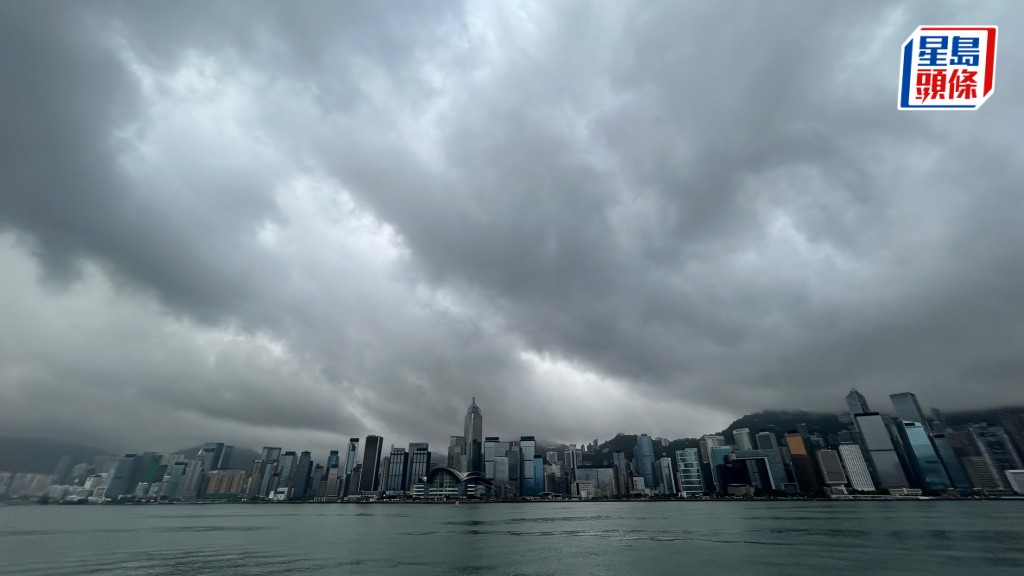 天文台周五凌晨一度掛黃雨近兩小時。蔡楚輝攝