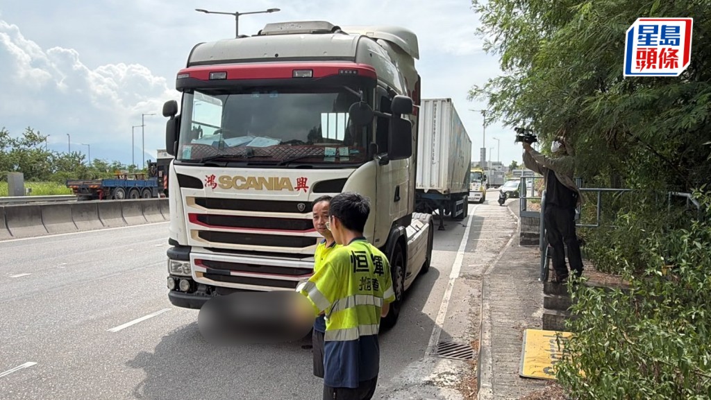 肇事貨櫃車。劉漢權攝