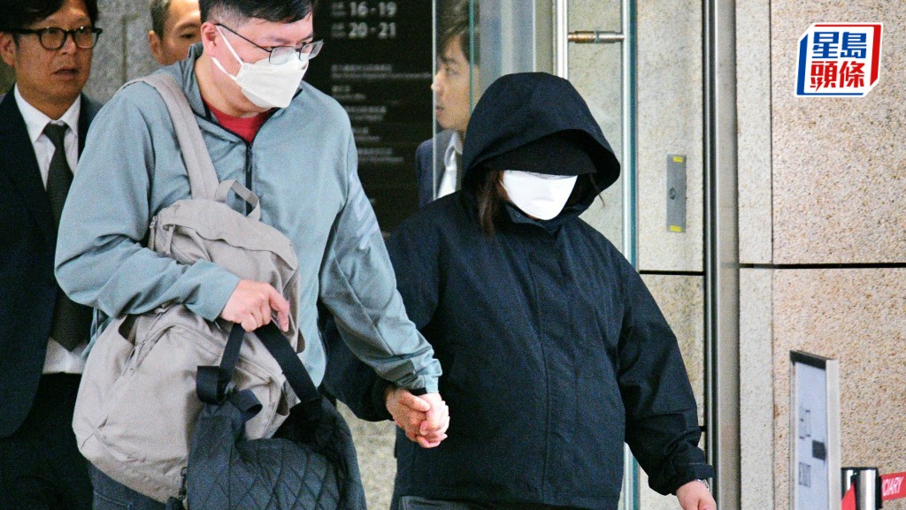 官指被告吳泳儀（右）或受情緒病削弱專注力，裁定盜竊罪脫。何健勇攝