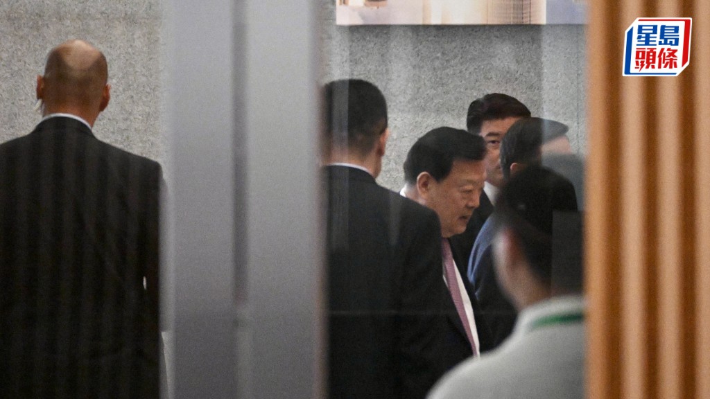 夏寶龍訪港．持續更新︱行程最後一天 上午會見區議員 下午離港