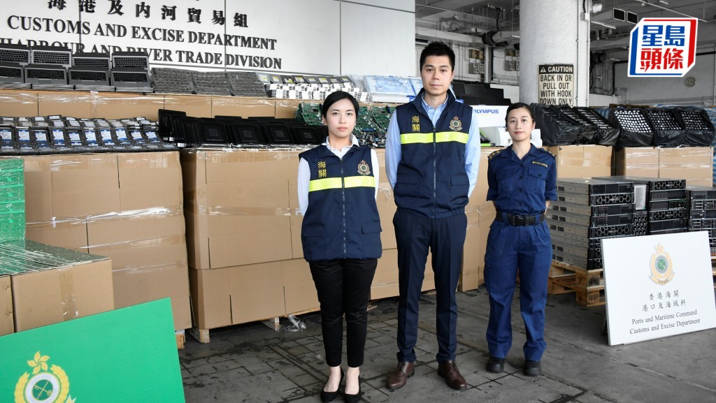海關偵破3宗利用出口遠洋船走私案,檢獲市值5億元走私電子物品。楊偉亨攝