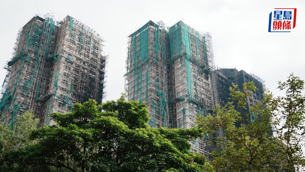 宏福苑大火︱政府引例解散法團管委會 議員讚「有擔當」：可提供更有效支援。汪旭峰攝